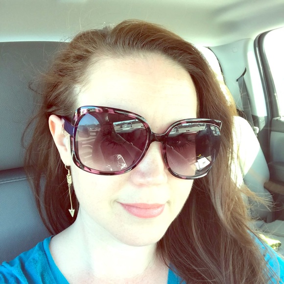 Meet your Posher, Michelle - Picture 2 of 2